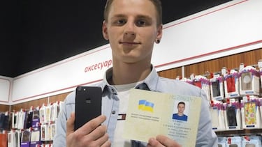 Se cambia el nombre por “iPhone 7” y se lleva uno gratis