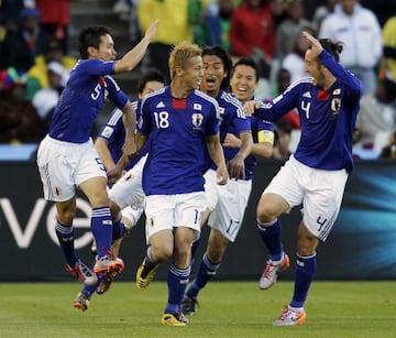 Un día después de haber cumplido 24 años, Keisuke Honda le dio la victoria a la selección japonesa ante Camerún. El centrocampista resolvió con rapidez un medido centro de Matsui y le daba así el triunfo a los nipones. Fue el único detalle de talento en un encuentro en el que los asiáticos fueron atrevidos y a los africanos les faltó valentía...