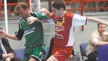 <b>VUELVE. </b>Schumacher reaparece tras su sanción de dos partidos.