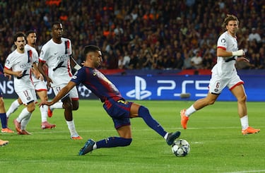 1-0. Pase en diagonal de Marcus Rashford, al desmarque de Ferran Torres y el Tiburón anota con un disparo cruzado superando a Lucas Chevalier.