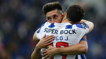 Héctor Herrera abre la puerta a la remontada del Porto