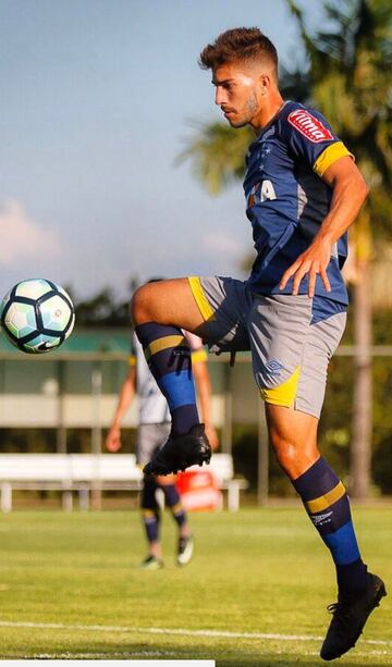 Disput¨® los 90 minutos en el empate (0-0) del Cruzeiro a domicilio contra el Bah¨ªa. El mediocentro brasile?o complet¨® un buen encuentro, aportando en defensa y con criterio en la elaboraci¨®n. Alterna titularidades y suplencias, por lo que este partido puede ayudarle a consolidarse.