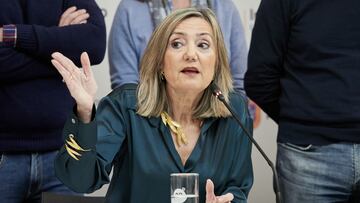 La actual alcaldesa, Cristina Ibarrola, durante una rueda de prensa tras la presentación de una moción de censura en su contra, a 13 de diciembre de 2023, en Pamplona, Navarra (España). EH Bildu y PSN han alcanzado un acuerdo para presentar una moción de censura en el Ayuntamiento de Pamplona con el fin de desbancar de la alcaldía a Cristina Ibarrola (UPN). La moción de censura otorga la Alcaldía al portavoz de EH Bildu, Josepa Asiron, quien ya fue primer edil en la legislatura 2015-2019. Cristina Ibarrola accedió a la Alcaldía de Pamplona el pasado mes de junio como candidata de la lista más votada en las elecciones de mayo, aunque estaba en minoría, ya que EH Bildu, PSN, Geroa Bai y Contigo-Zurekin suman 16 de los 27 concejales del pleno.
13 DICIEMBRE 2023;ALCALDESA;MOCIÓN DE CENSURA;PSOE;BILDU;PACTOS;
Eduardo Sanz / Europa Press
13/12/2023