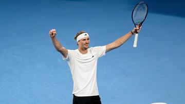 Sydney (Australia), 06/01/2024.- Alexander Zverev of Germany celebrates winning the mixed doubles semi final match with Laura Siegemund (unseen) against Storm Hunter and Matthew Ebden of Australia at the 2024 United Cup at Ken Rosewall Arena in Sydney, Australia, 06 January 2024. (Tenis, tormenta, Alemania) EFE/EPA/STEVEN MARKHAM AUSTRALIA AND NEW ZEALAND OUT
