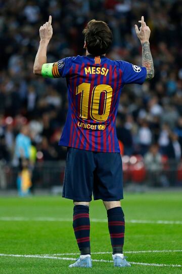 El jugador argentino empez車 en las categor赤as inferiores del Barcelona desde el 2000 hasta su debut con el primer equipo blaugrana en octubre de 2004. Lleva el dorsal '10' desde la temporada 08/09 hasta la actualidad.