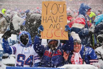 El New Era Field de Buffalo se pintó de blanco con la espectacular nevada que cayó en el juego entre los Indianapolis Colts y los Buffalo Bills. El juego terminó 13-7 en favor de los Bills. La temperatura estaba en -2 grados centígrados con vientos de 29 kilómetros por hora.