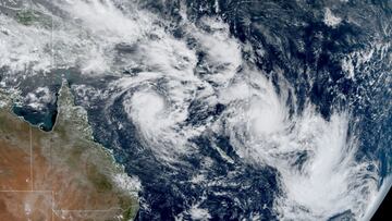 El ciclón tropical Alvin se acerca a costas mexicanas con posibilidad de evolucionar a tormenta tropical y huracán, dejando en su paso lluvias intensas.