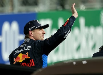 Max Verstappen saludo a sus seguidores presentes en el Gran Premio de Las Vegas.