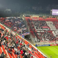 Los hinchas de Estudiantes se acuerdan de Chile con este burlesco cántico