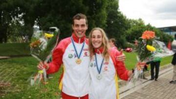 Samuel Hernanz Y Núria Vilarrubla posan felicies con sus medallas