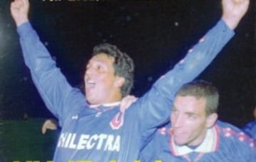 En el Apertura 1997, Castañeda repitió el festejo de Espina con el banderín, tras anotar el 1-0 (fue 1-1) ante Colo Colo en el Nacional.