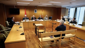 MADRID (ESPAÑA), 02/04/2025.- El entrenador del Real Madrid, Carlo Ancelotti este miércoles durante su juicio en la Audiencia Provincial de Madrid por defraudar presuntamente algo más de un millón de euros a Hacienda y para quien la Fiscalía pide cuatro años y nueve meses de prisión. EFE/JJ Guillén