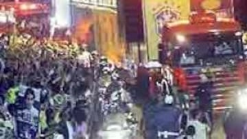 <b>"PENTAFIESTA".</b> El autobús de los jugadores de brasil, escoltado por la policía por las calles de Río d Janeiro.