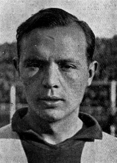 Con 17 años comenzó a jugar en el Espanyol, donde desarrolló prácticamente toda su carrera desde 1928 a 1940 y con el Real Madrid jugó la temporada 40/41.