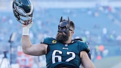 PHILADELPHIA, PENNSYLVANIA - OCTOBER 30: Jason Kelce #62 of the Philadelphia Eagles reacts after a game against the Pittsburgh Steelers at Lincoln Financial Field on October 30, 2022 in Philadelphia, Pennsylvania.   Tim Nwachukwu/Getty Images/AFP
