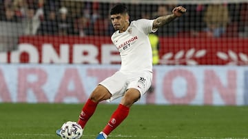 Al-Shabab sign Sevilla's Éver Banega