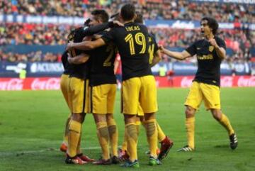 Los jugadores celebran el 0-2 de Gameiro. 