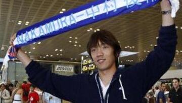 <b>Recibimiento</b>. Nakamura ha sido recibido a su llegada a Barcelona por más de 300 seguidores y un amplio número de periodistas. Él lo ha dejado claro: "No soy ninguna estrella"