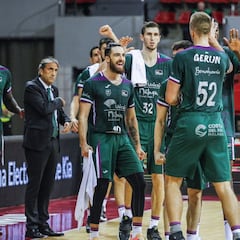 Unicaja destroza al Zaragoza en el regreso de Jaime Fernández