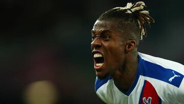 El delantero marfile&ntilde;o del Crystal Palace, Wilfried Zaha, durante un partido.