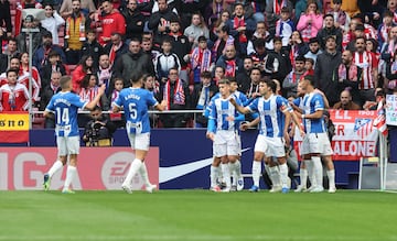 Los jugadores del equipo vitoriano celebran el 0-1 de Jon Guridi al Atlético de Madrid. 

