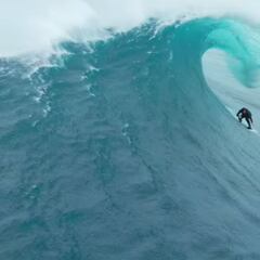Surfean las olas gigantes de una montaña submarina para HBO