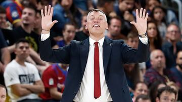 BARCELONA, 24/05/2023.- El entrenador del del Barça, Sarunas Jasikevicius, durante el partido de la jornada 34 de la Liga Endesa que Barça y UCAM Murcia juegan este miércoles en el Palau Blaugrana, en Barcelona. EFE/ Andreu Dalmau
