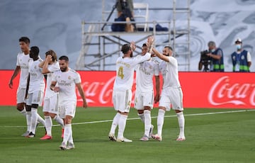 1-0. Karim Benzema celebró el primer gol.