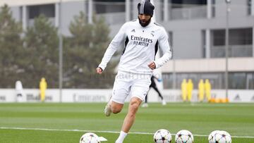 Benzema, en el entrenamiento del Real Madrid del lunes 31 de octubre de 2022.