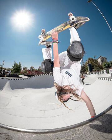 La skater es otra chilena que se dedica a un deporte extremo. Y lo hace de una forma espectacular. 