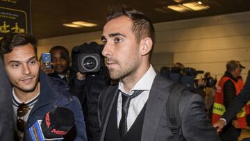 Paco Alc&aacute;cer, en un desplazamiento del Borussia.