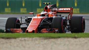 MELBOURNE, AUSTRALIA - MARCH 25: Stoffel Vandoorne of Belgium driving the (2) McLaren Honda Formula 1 Team McLaren MCL32 on track during final practice for the Australian Formula One Grand Prix at Albert Park on March 25, 2017 in Melbourne, Australia.  (Photo by Robert Cianflone/Getty Images)