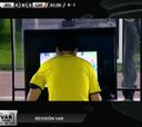 Tobar se apoyó en el VAR para señalar penal a favor de River