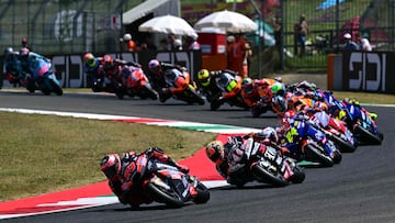 Manuel González tirando del grupo delante de Canet y Moreira.