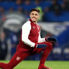 Sánchez boards plane ahead of reported Man United medical