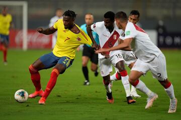 La Selección Colombia derrotó 0-3 a Perú en el estadio Nacional de Lima, por la séptima jornada de las Eliminatorias Sudamericanas.