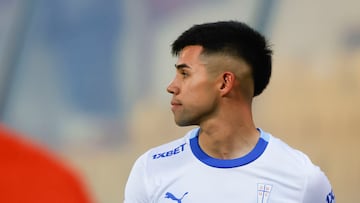 Futbol, Universidad Catolica vs Cobreloa.
Fecha 14, campeonato Nacional 2024.
El jugador de Universidad Catolica Alexander Aravena, izquierda derecha centro, es expulsado contra Cobreloa durante el partido de primera division realizado en el estadio Santa Laura.
Santiago, Chile.
25/05/2024
Felipe Zanca /Photosport
Football, Universidad Catolica vs Cobreloa.
14th turn, 2024 National Championship.
Universidad CatolicaÕs player Alexander Aravena, center, against Cobreloa during the first division match at Santa Laura stadium.
Santiago, Chile.
25/05/2024
Felipe Zanca /Photosport