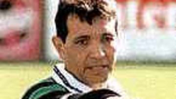 DESPEDIDO. Gustavo Benitez no volverá a sentarse en el banquillo del Racing de Santander.