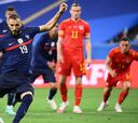 Francia vence a Gales y Benzema falla un penalti