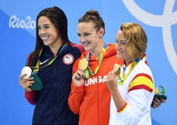 Katinka Hosszu logró el récord tanto olímpico como mundial en natación en la competición de 400m combinado individual femenino. 