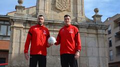 Los hermanos gemelos Guardiola (Gedeón con barba) en la fuerte de el Caño del Obispo de Nava.