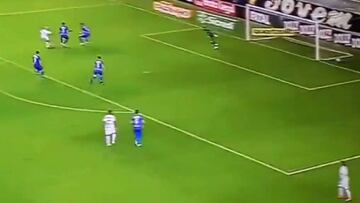 El extremo venezolano marc&oacute; el primer gol de Santos en el regreso del f&uacute;tbol para el equipo paulista. Recorte magistral y disparo exquisito a la base del palo.