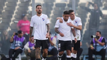 Futbol, Colo Colo vs Coquimbo
Fecha 9, Liga de Primera 2025.
El jugador de Colo Colo Marcos Bolados, centro, festeja su gol durante el partido de primera division disputado en el Estadio Monumental Davis Arellano, en Santiago de Chile.
26/04/2025
Felipe ZancaPhotosport
Football, Colo Colo vs Coquimbo
9th turn, Division League 2025.
Colo ColoÕs player Marcos Bolados, center, celebrates his goal during the first division match at the Monumental Davis Arellano Stadium, in Santiago, Chile.
26/04/2025
Felipe ZancaPhotosport