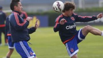 Mathias Corujo en el Centro Deportivo Azul junto a Gustavo Canales.