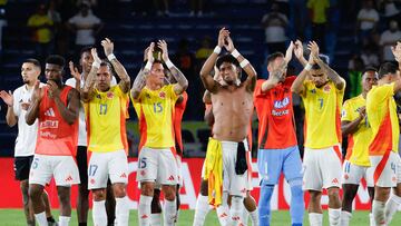 AME6357. BARRANQUILLA (COLOMBIA), 04/09/2025.- Jugadores de Colombia celebran su victoria este jueves, al finalizar un partido por las eliminatorias a la Copa Mundial 2026 entre Colombia y Bolivia en el estadio Metropolitano en Barranquilla (Colombia). EFE/ Mauricio Dueñas Castañeda