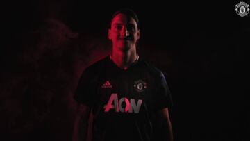 El United hace oficial a Zlatan:
"Me ilusiona volver con Mou"
