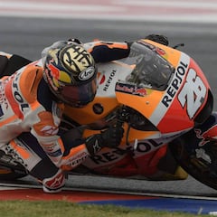 Pedrosa se opera de una fractura de radio en Barcelona