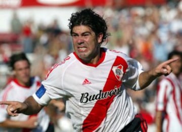 Tras estar seis meses inactivo, el "Matador" decidió firmar nuevamente por la U, equipo al que había regresado en 2005. No tuvo los logros que se esperaba.