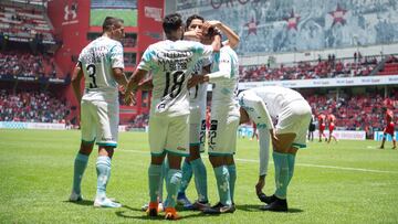 Quer&eacute;taro festejando su gol ante Toluca. 