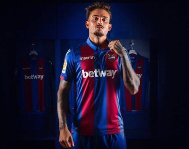 El Levante presenta su nueva primera equipación